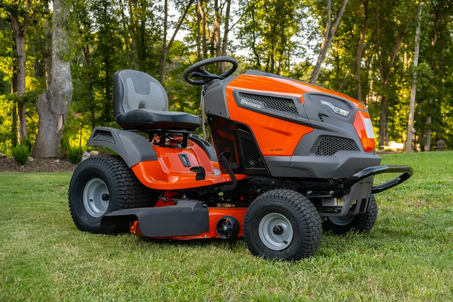 [EQUIP-LAWNR] Lawnmower - Riding